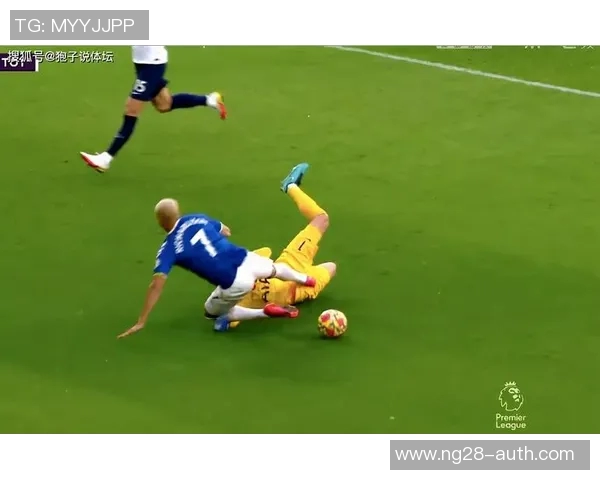 国王杯激战利物浦完胜波尔图争议判罚引发全场热议 国王杯激战利物浦完胜波尔图争议判罚引发全场热议