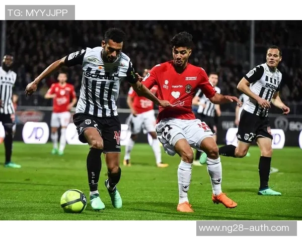 欧联杯精彩对决里昂逆转利物浦红牌事件引发全场热议 欧联杯精彩对决里昂逆转利物浦红牌事件引发全场热议