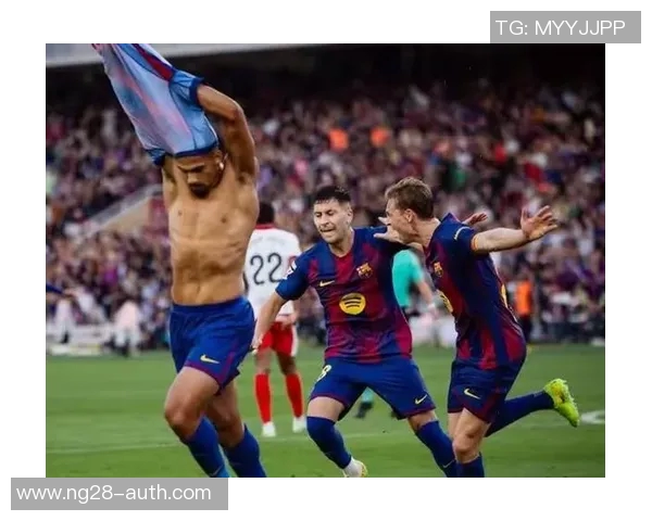 西甲经典对决巴萨大胜曼联红牌争议引发全场热议