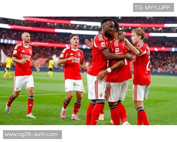 足总杯精彩对决那不勒斯轻松战胜本菲卡红牌事件引发全场热议